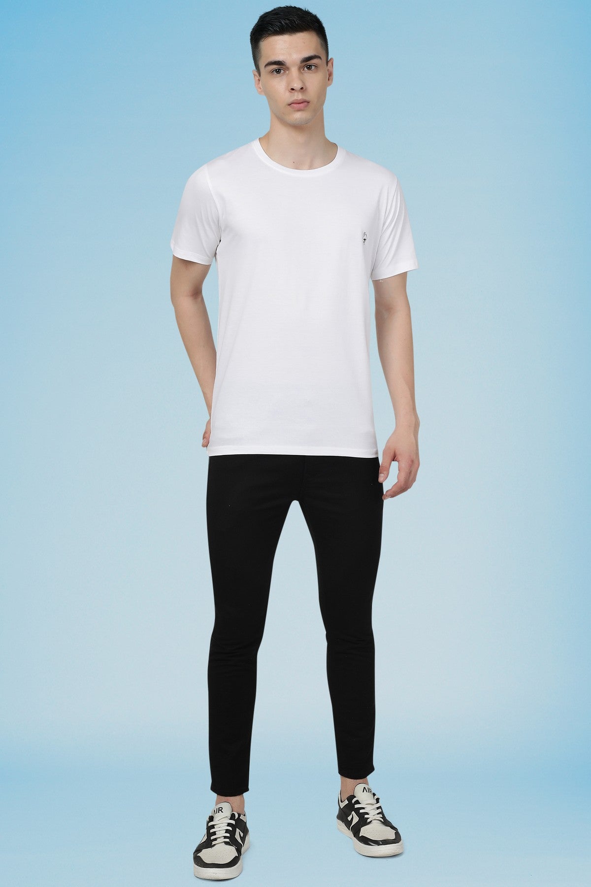 White Men Half Sleeve Pure Cotton Round Neck Solid T-Shirt